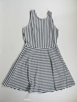 Šaty pro holky s pruhem secondhand Šaty pro holky s pruhem secondhand