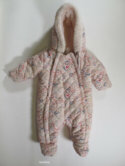 Sv růžová kombinéza s obrázky secondhand Sv růžová kombinéza s obrázky secondhand