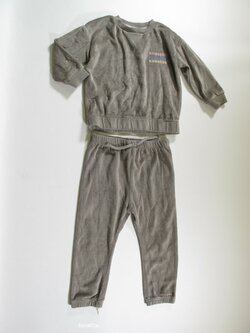 Tepláková souprava pro holky sametová zelená secondhand Tepláková souprava pro holky sametová zelená secondhand