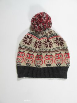 Zimní čepice světlá s bambulí secondhand Zimní čepice světlá s bambulí secondhand