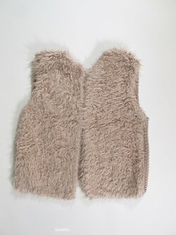 Chlupatá růžová vesta pro holky secondhand Chlupatá růžová vesta pro holky secondhand