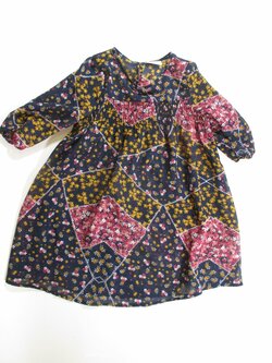 Šaty pro holky kytkované secondhand