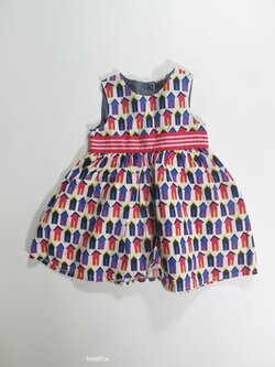 Šaty pro holky s domečky secondhand Šaty pro holky s domečky secondhand