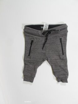 Šedé slabší tepláčky pro kluky secondhand Šedé slabší tepláčky pro kluky secondhand