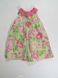 Šaty pro holky kytkované secondhand Šaty pro holky kytkované secondhand