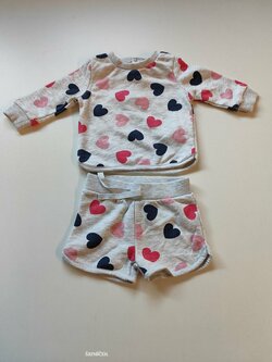 Set mikina a kraťasy pro holky teplákové šedé se srdíčky secondhand Set mikina a kraťasy pro holky teplákové šedé se srdíčky secondhand