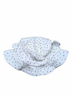 Bílý klobouk s puntíky pro holky secondhand Bílý klobouk s puntíky pro holky secondhand