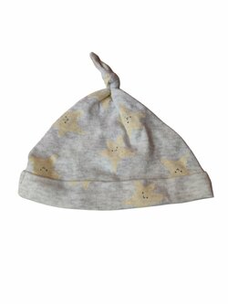 Jarní čepička šedá s hvězdičkami secondhand George Jarní čepička šedá s hvězdičkami secondhand George