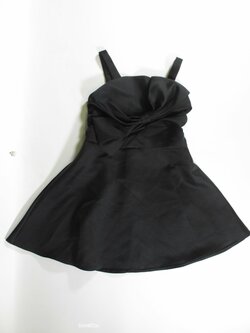 Šaty černé pro holky na ramínka secondahnd Šaty černé pro holky na ramínka secondahnd