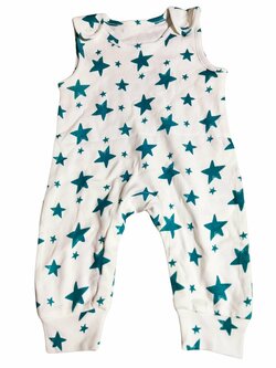 Bílý overal pro kluky s hvězdičkami secondhand Bílý overal pro kluky s hvězdičkami secondhand