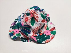 Kšiltovka pro holky s kytičkama secondhand Kšiltovka pro holky s kytičkama secondhand