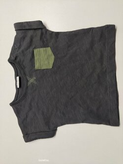 Šedé triko s kapsičkou pro kluky secondhand Šedé triko s kapsičkou pro kluky secondhand