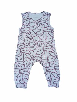 Bílý overal s písmenky pro kluky secondhand Bílý overal s písmenky pro kluky secondhand