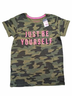 Maskáčové triko s nápisem pro holky outlet Primark Maskáčové triko s nápisem pro holky outlet Primark