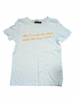 Bílé triko s nápisem pro holky secondhand 