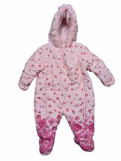 Světle růžové zimní dupačky s kytičkami pro holky secondhand Nutmeg Světle růžové zimní dupačky s kytičkami pro holky secondhand Nutmeg