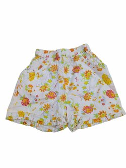 Bílé kraťasy s květinami pro holky secondhand Bílé kraťasy s květinami pro holky secondhand