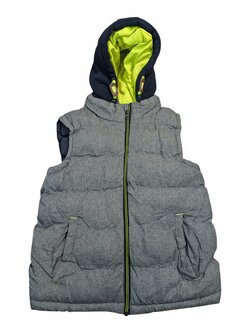 Teplá šedá vesta s kapucí pro kluky secondhand Primark Teplá šedá vesta s kapucí pro kluky secondhand Primark