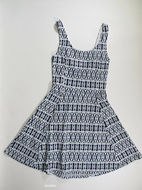 Šaty pro holky se vzorem secondhand