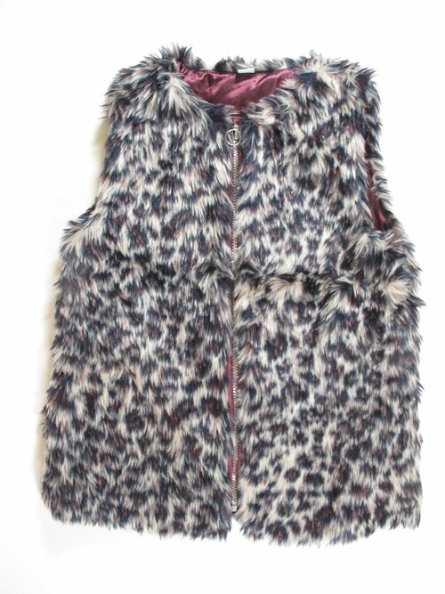 Chlupatá vesta pro holky se vzorem secondhand