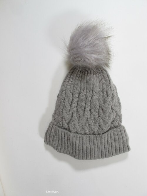 Zimní čepice šedá s bambulí secondhand