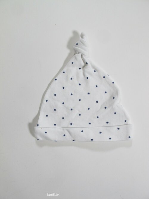 Bílo modrá čepička pro kluky secondhand