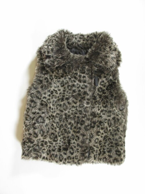 Chlupatá vesta pro holky se vzorem secondhand