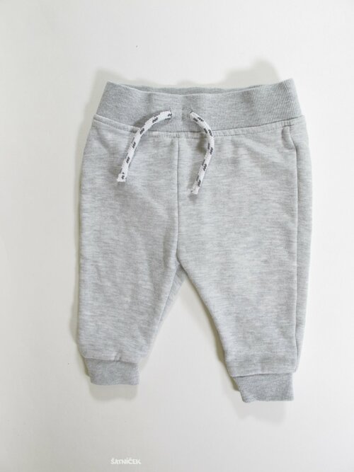 Šedé tepláky pro kluky secondhand