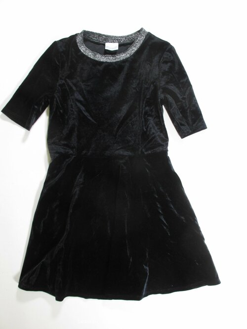 Sametové černé šaty secondhand