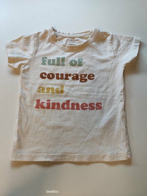 Bílé triko s nápisem seconhand