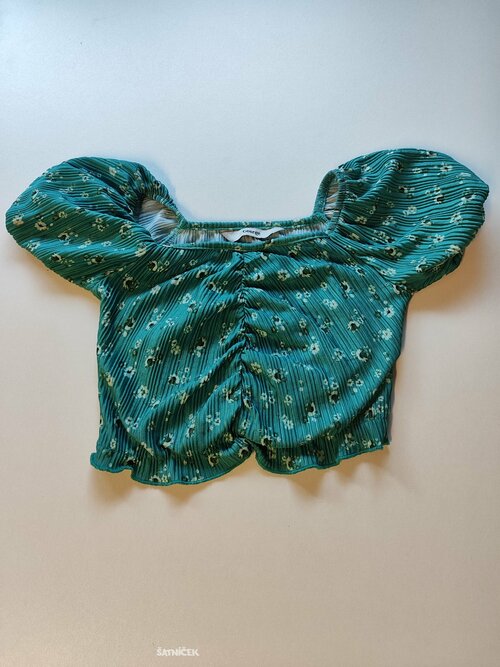 Triko pro holky zelené s potiskem crop seconhand