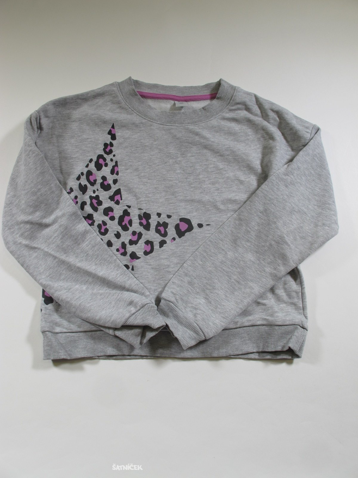 Šedá mikina s hvězdou  pro holky second hand 