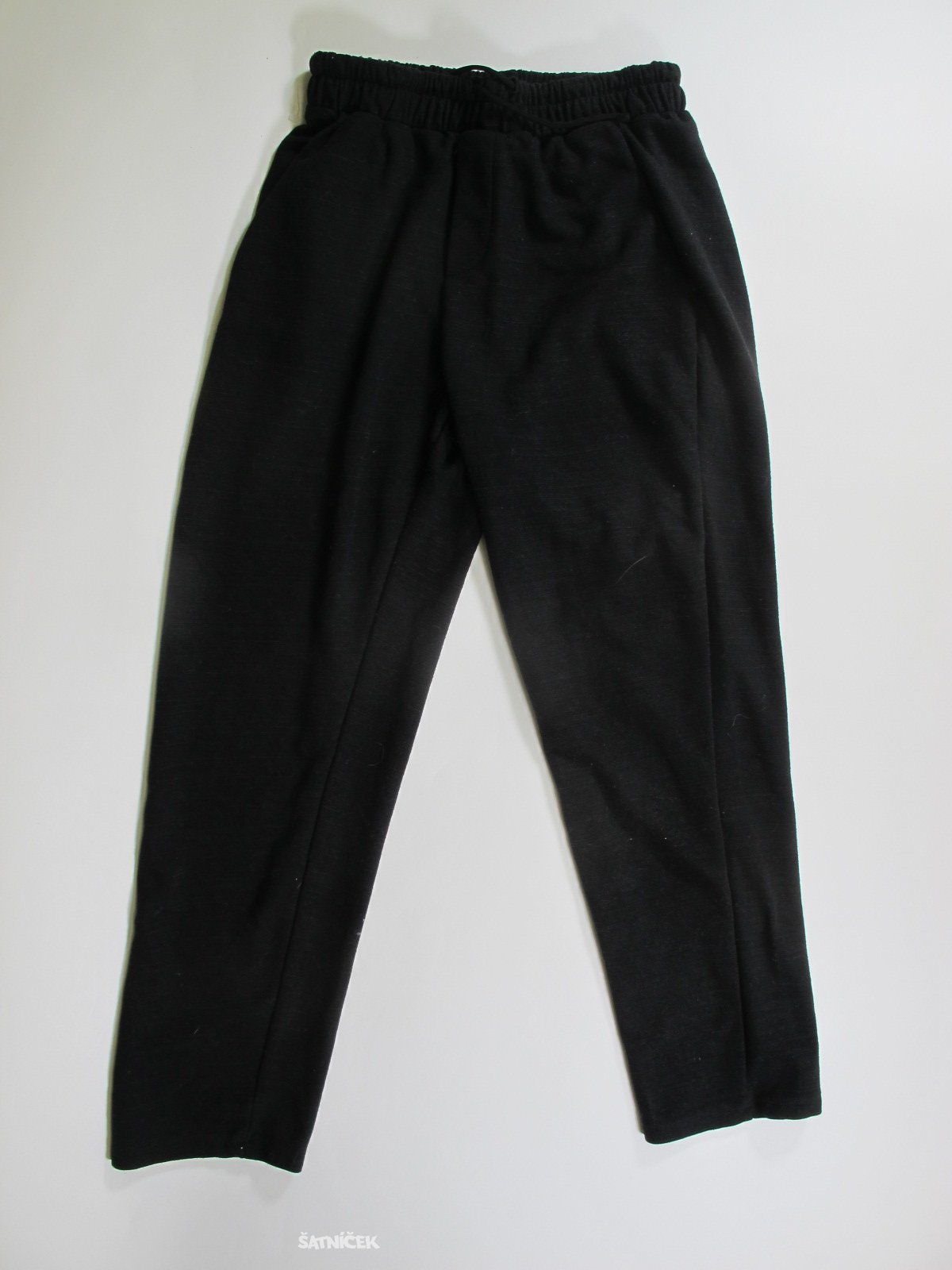 Černé tepláky pro holky secondhand