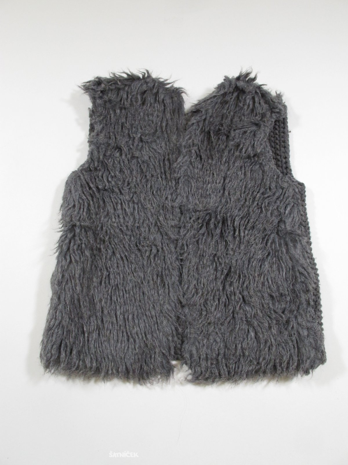 Kombinovaná šedá vesta secondhand