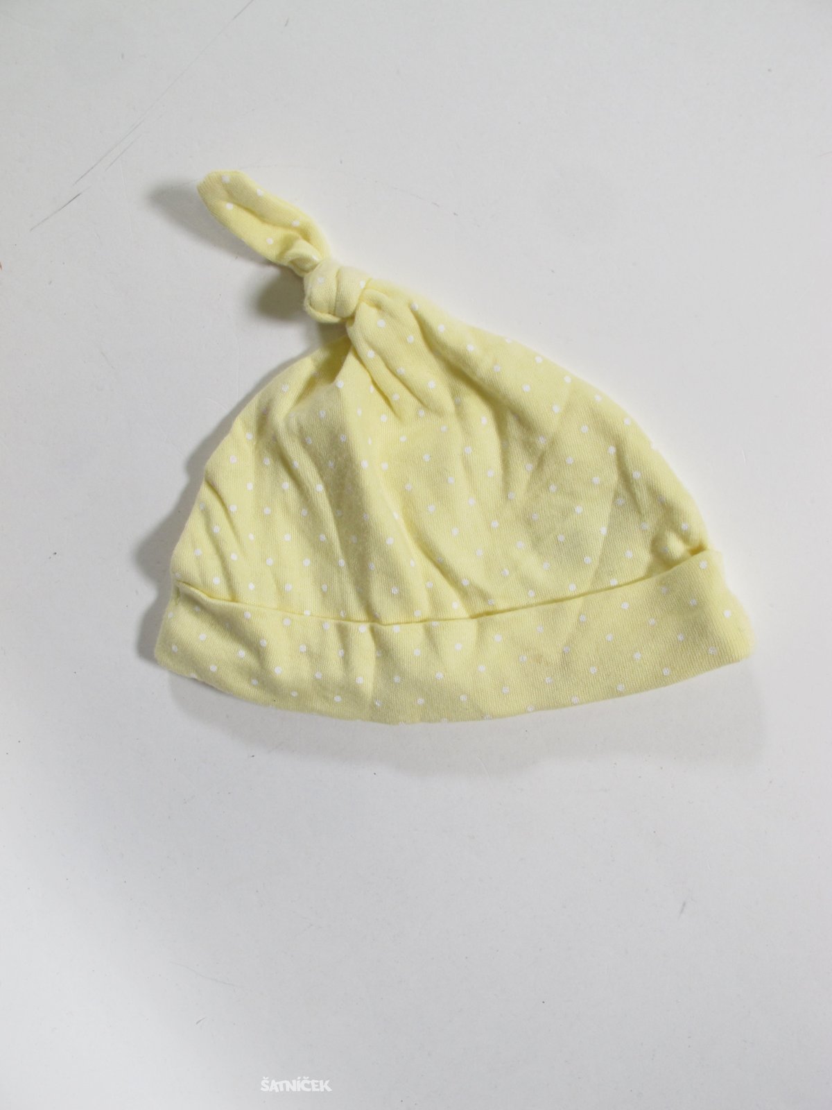 Žlutá čepička  pro děti s uzlíkem  secondhand