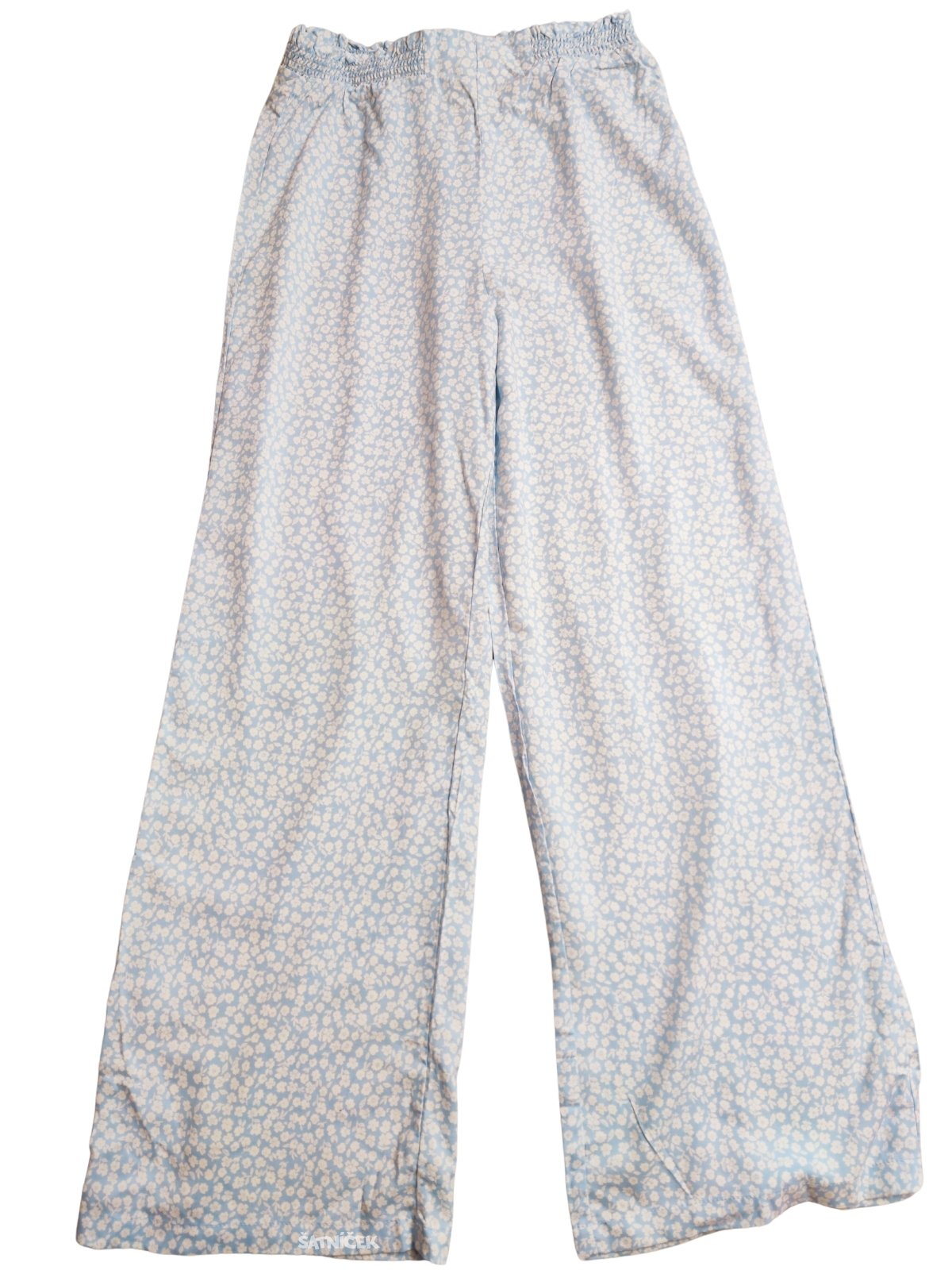 Modro bílé kalhoty s kytičkami pro holky secondhand H&M